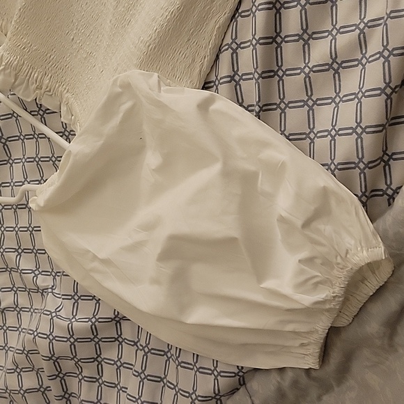 White elasticated top. - Picture 3 of 5